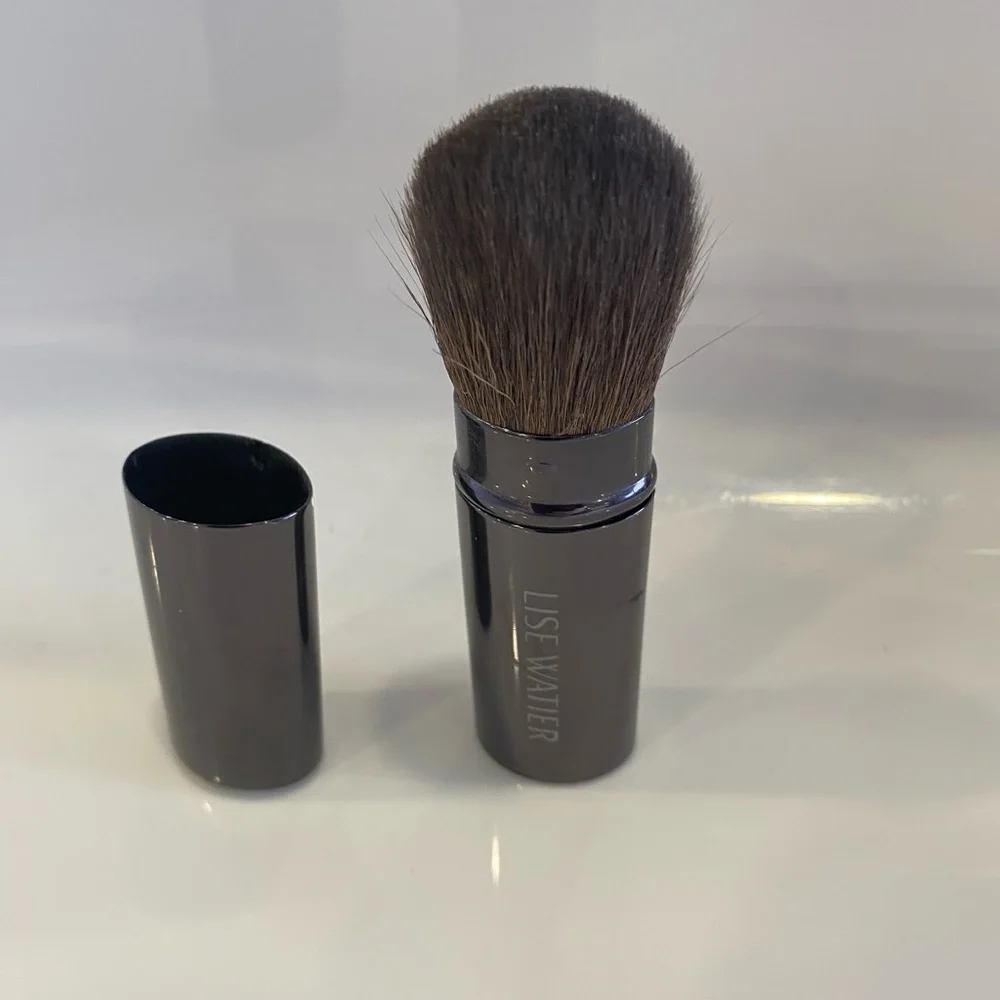 Lise Watier Retractable Kabuki Brush